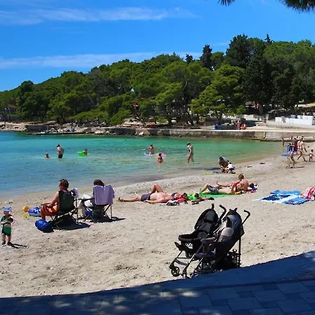 Two-bedroom Grandica アパート ビオグラード・ナ・モル